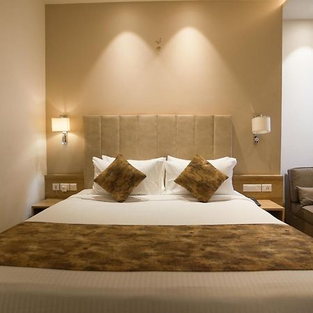 Celebrant Hotel Waranasi Zewnętrze zdjęcie