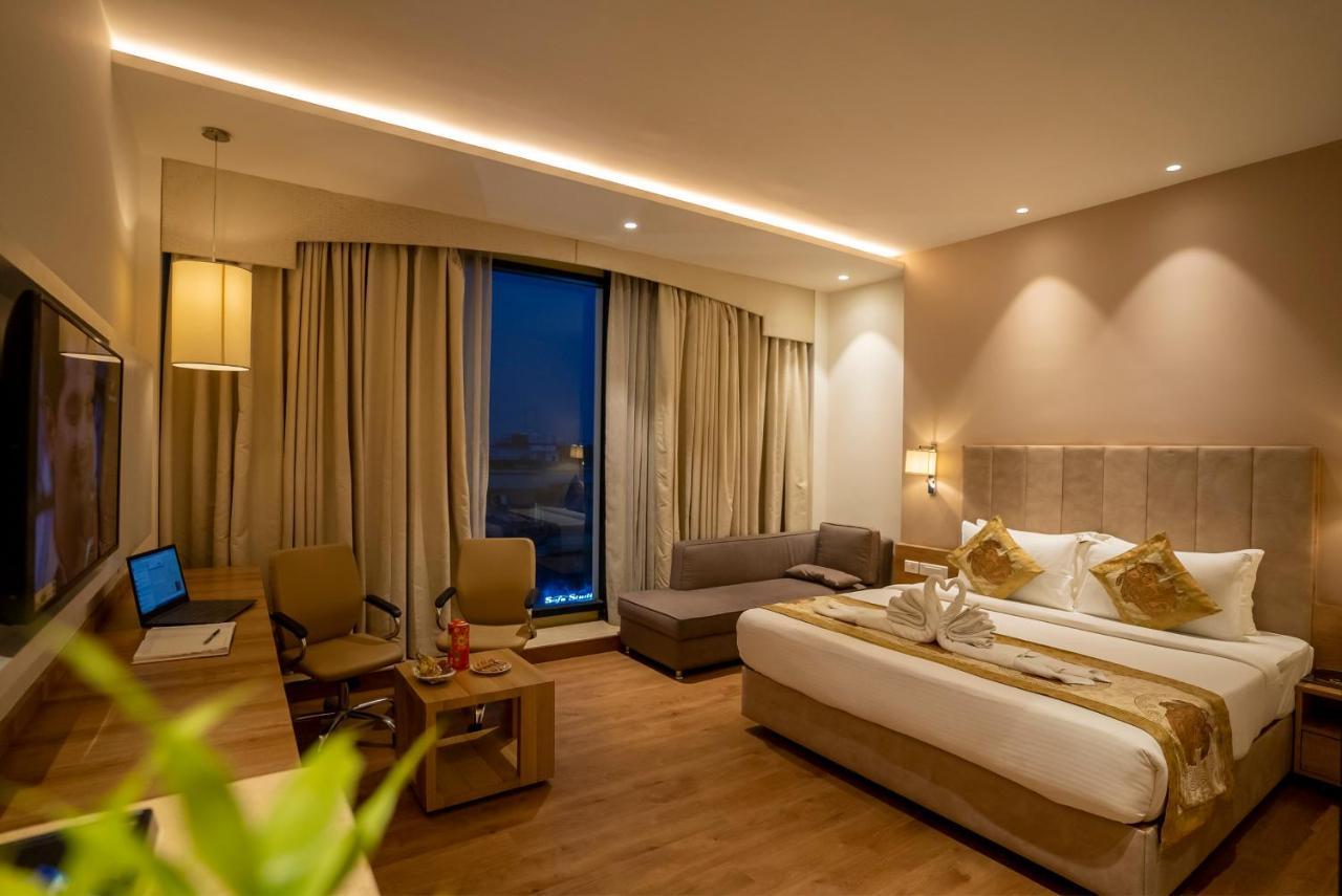Celebrant Hotel Waranasi Zewnętrze zdjęcie