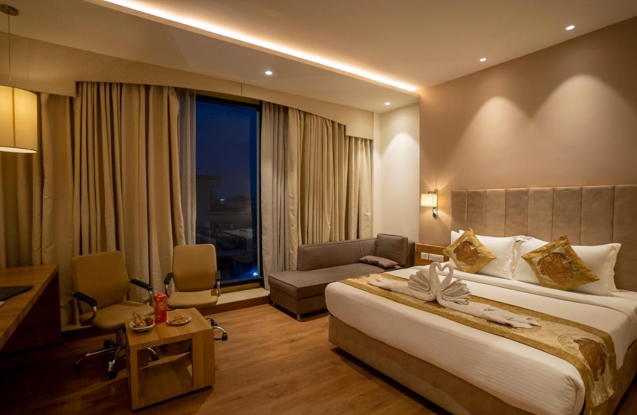 Celebrant Hotel Waranasi Zewnętrze zdjęcie