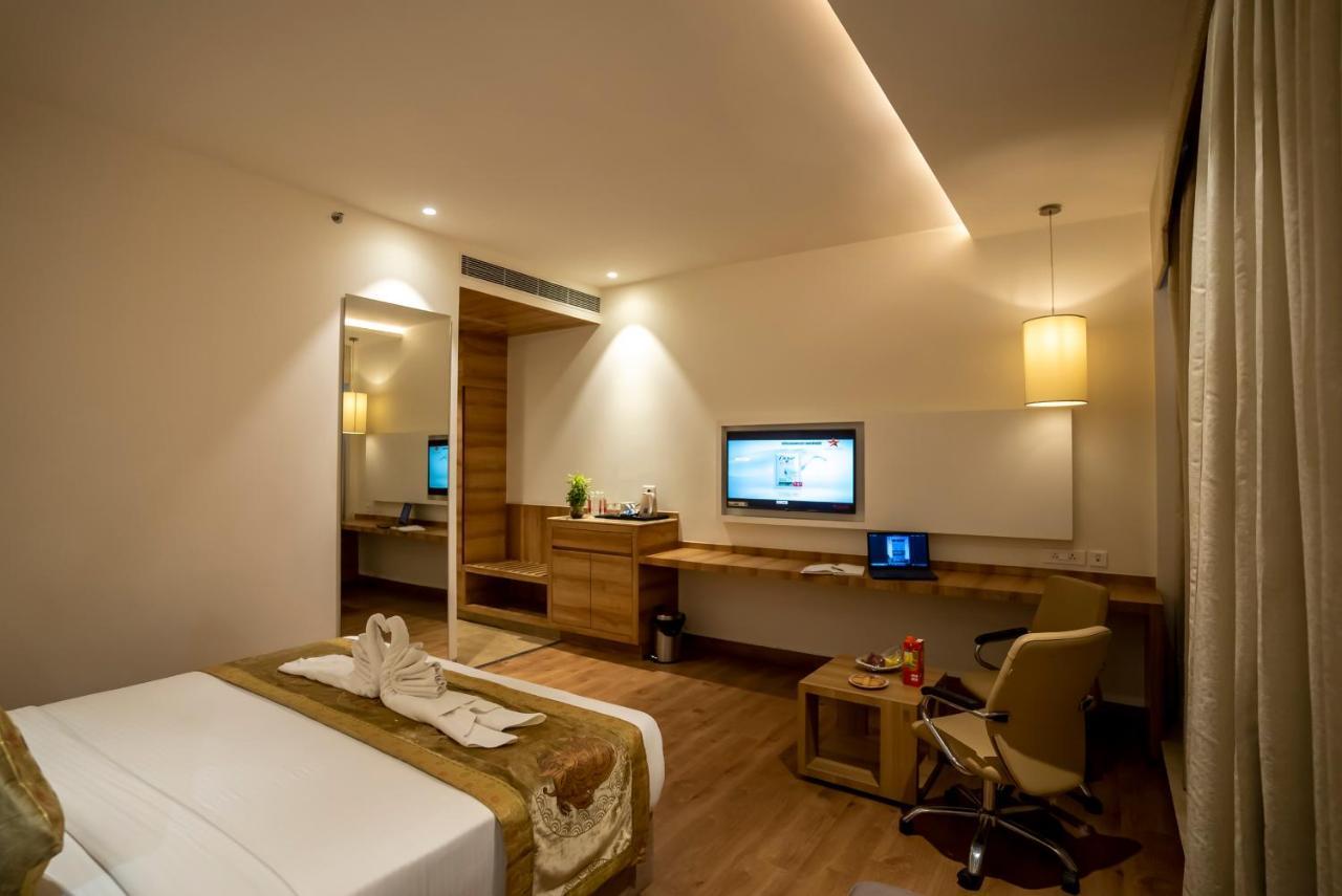Celebrant Hotel Waranasi Zewnętrze zdjęcie