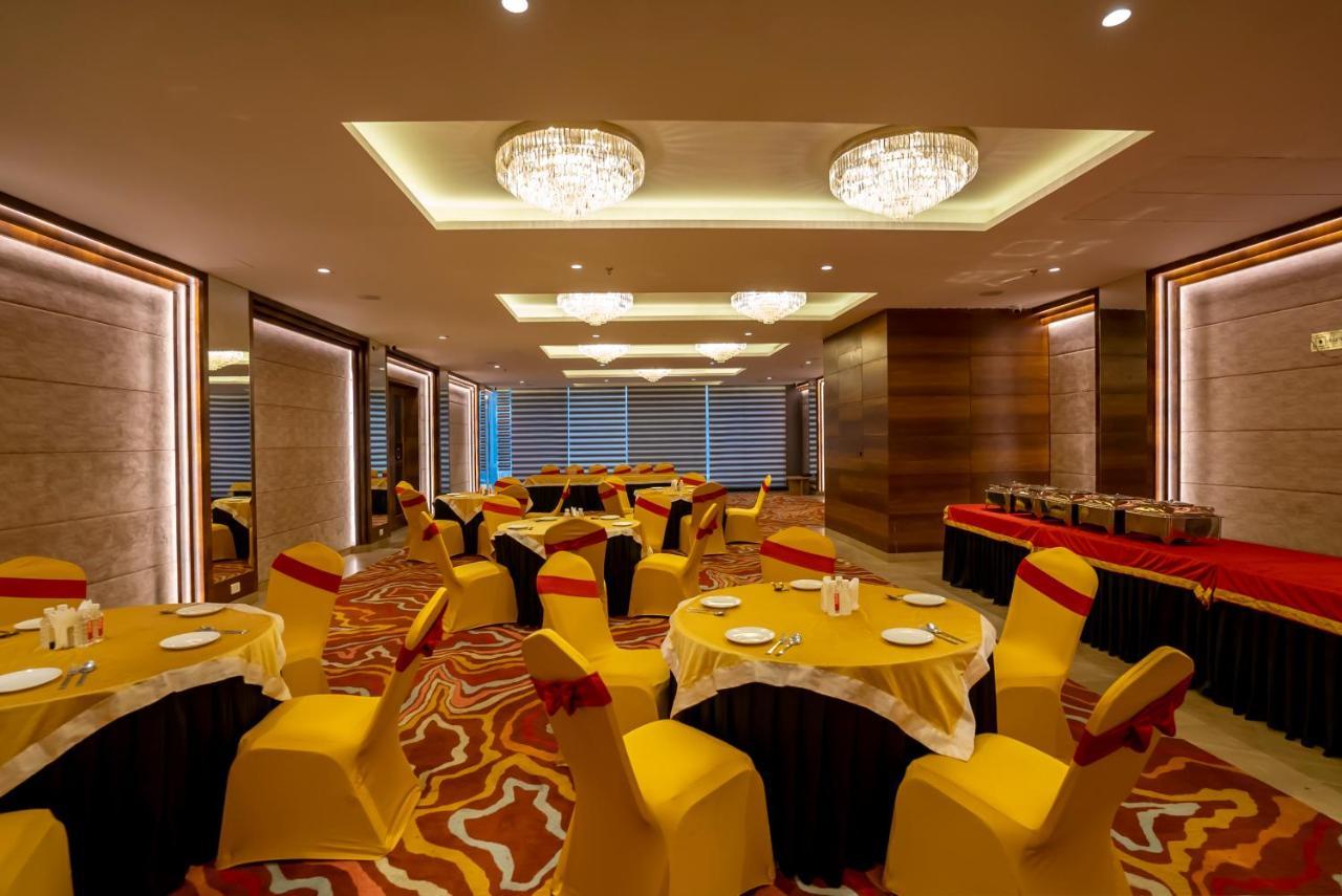 Celebrant Hotel Waranasi Zewnętrze zdjęcie
