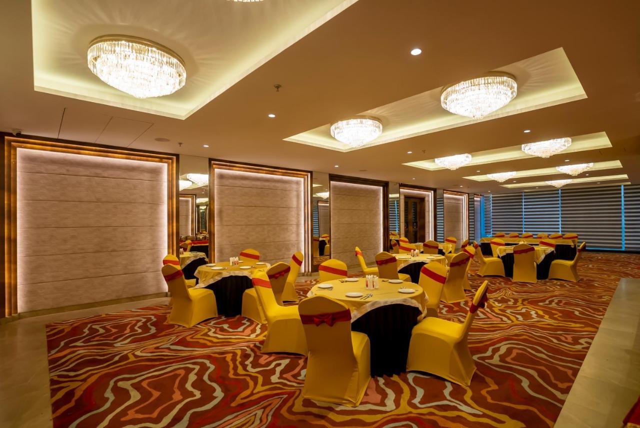 Celebrant Hotel Waranasi Zewnętrze zdjęcie