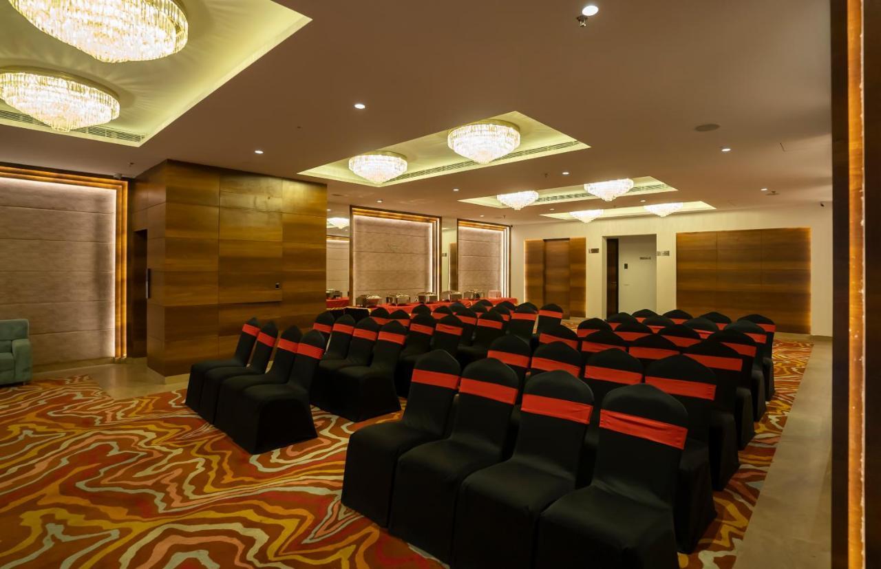 Celebrant Hotel Waranasi Zewnętrze zdjęcie