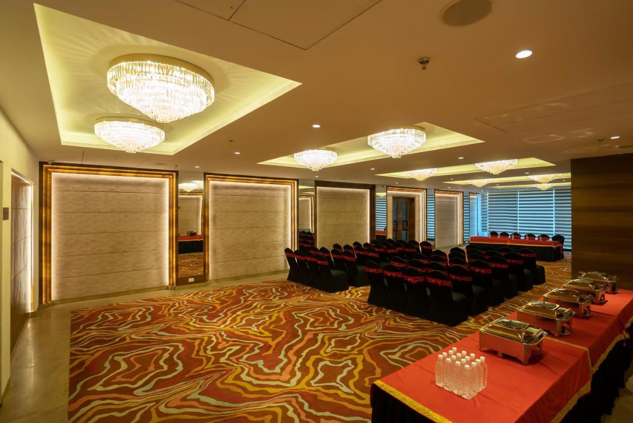 Celebrant Hotel Waranasi Zewnętrze zdjęcie