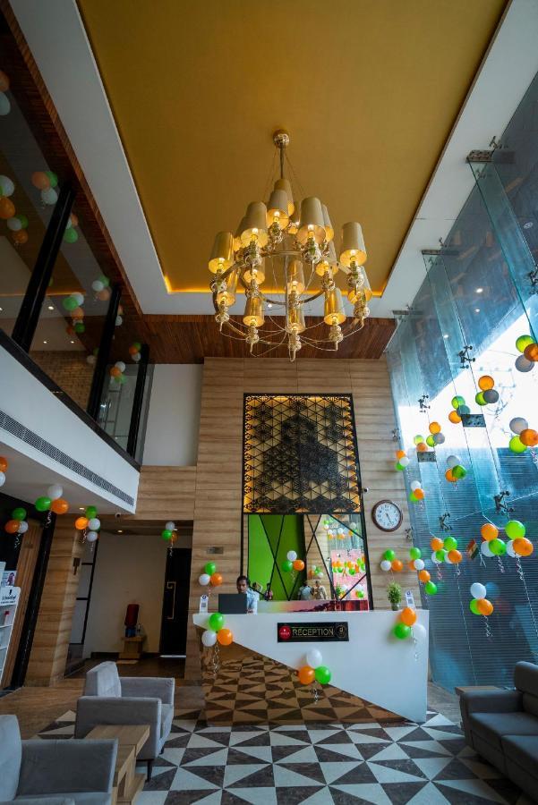 Celebrant Hotel Waranasi Zewnętrze zdjęcie