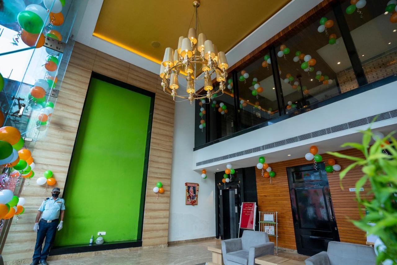 Celebrant Hotel Waranasi Zewnętrze zdjęcie
