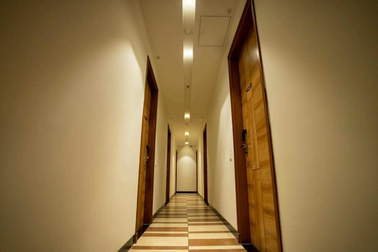 Celebrant Hotel Waranasi Zewnętrze zdjęcie