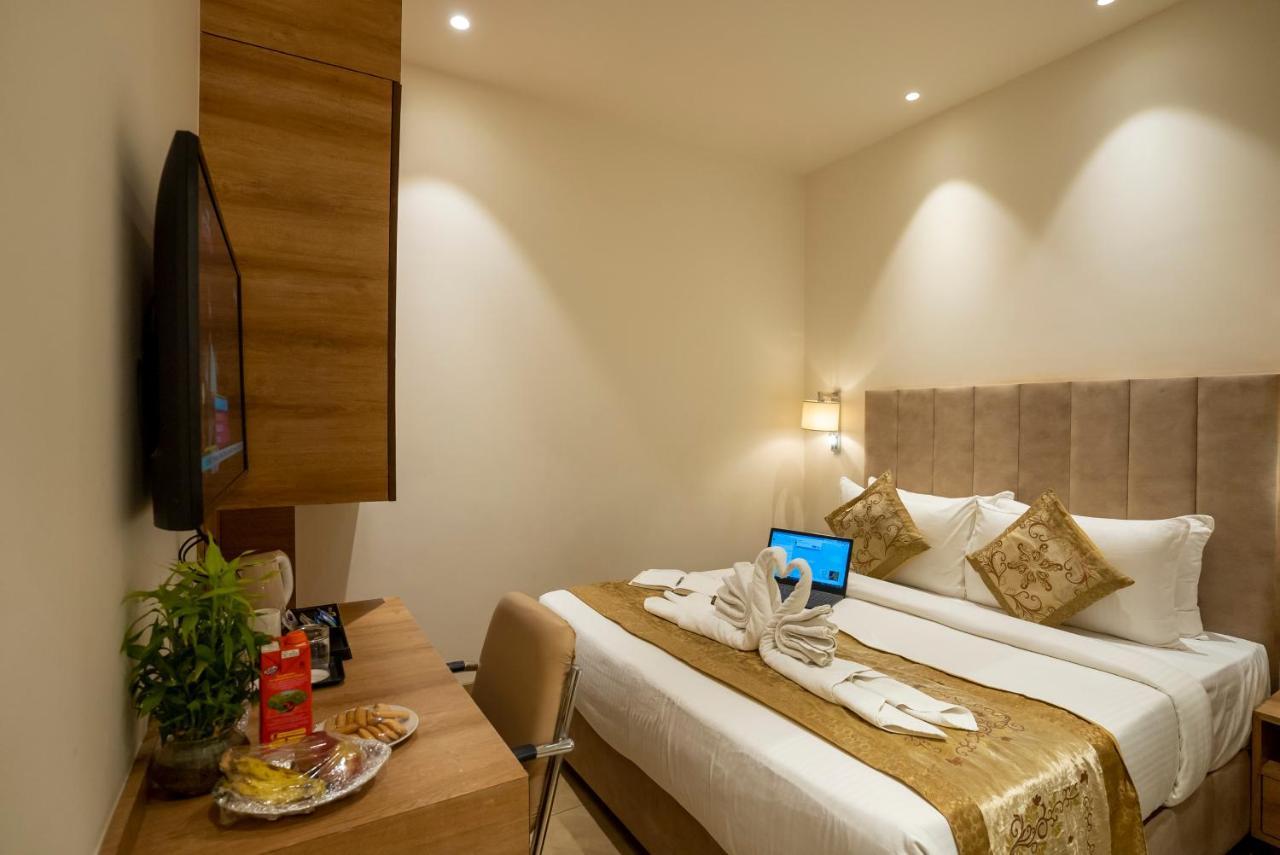 Celebrant Hotel Waranasi Zewnętrze zdjęcie