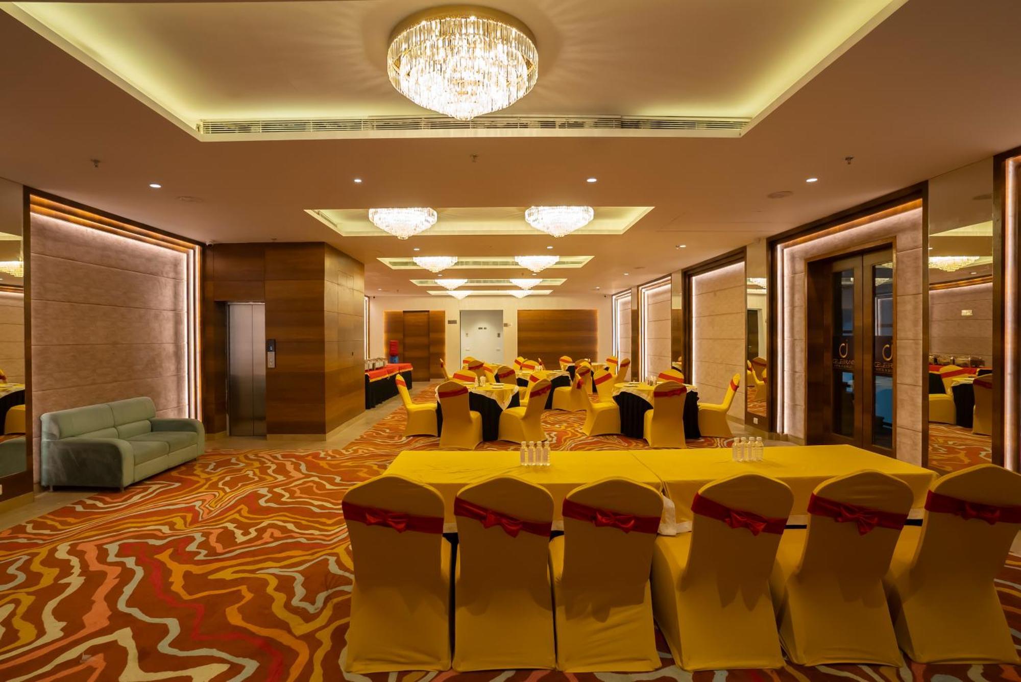 Celebrant Hotel Waranasi Zewnętrze zdjęcie