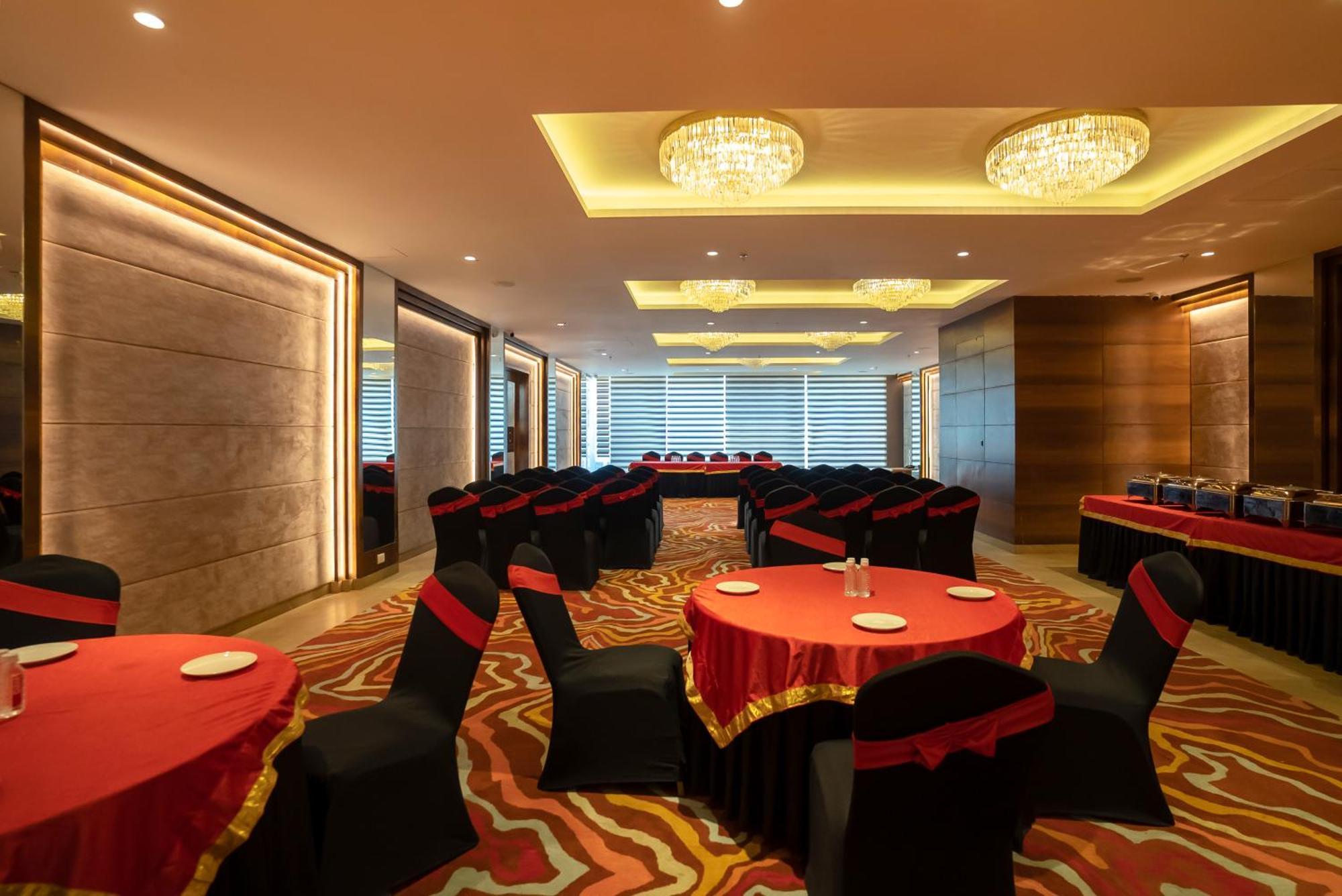 Celebrant Hotel Waranasi Zewnętrze zdjęcie