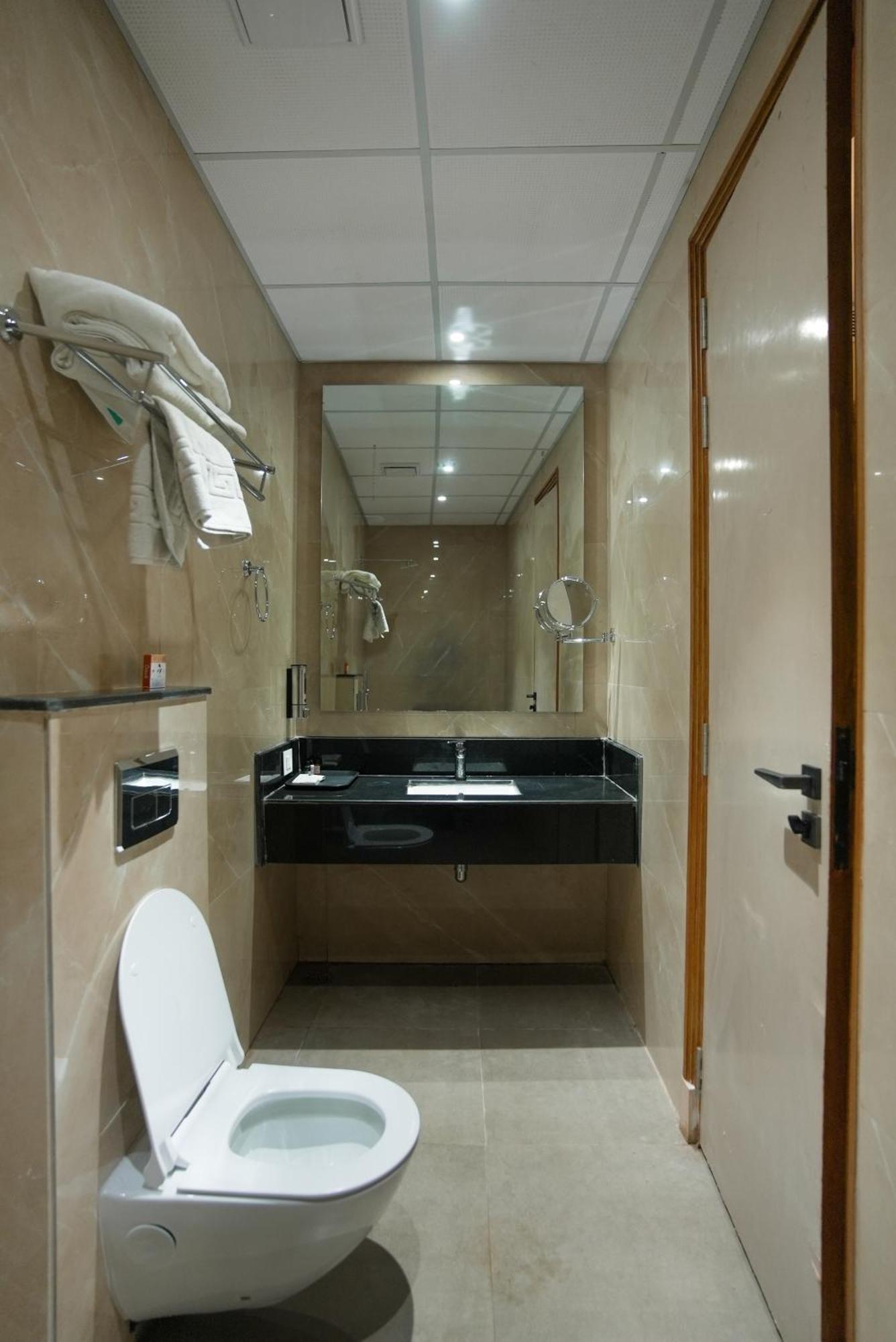 Celebrant Hotel Waranasi Zewnętrze zdjęcie