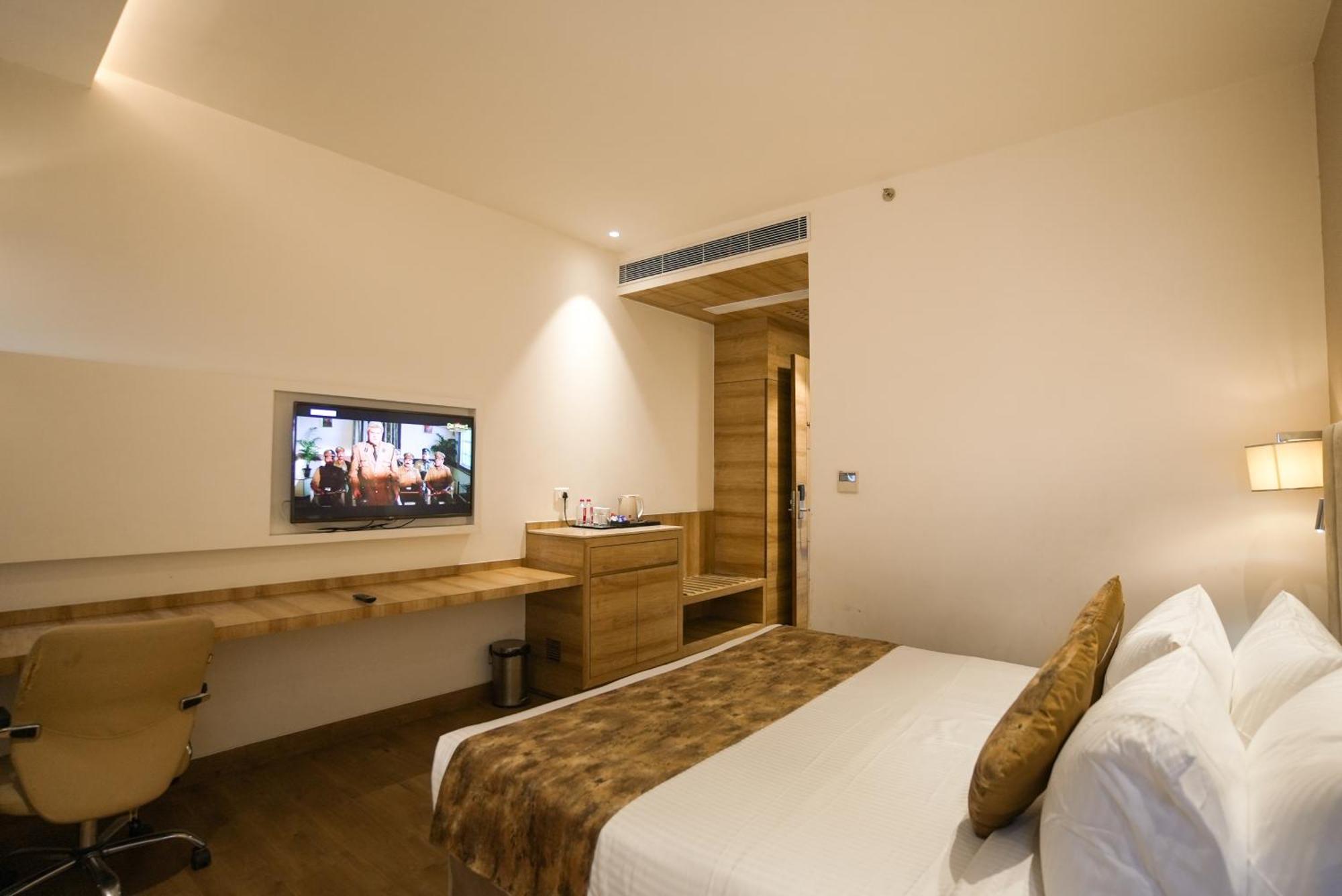 Celebrant Hotel Waranasi Zewnętrze zdjęcie