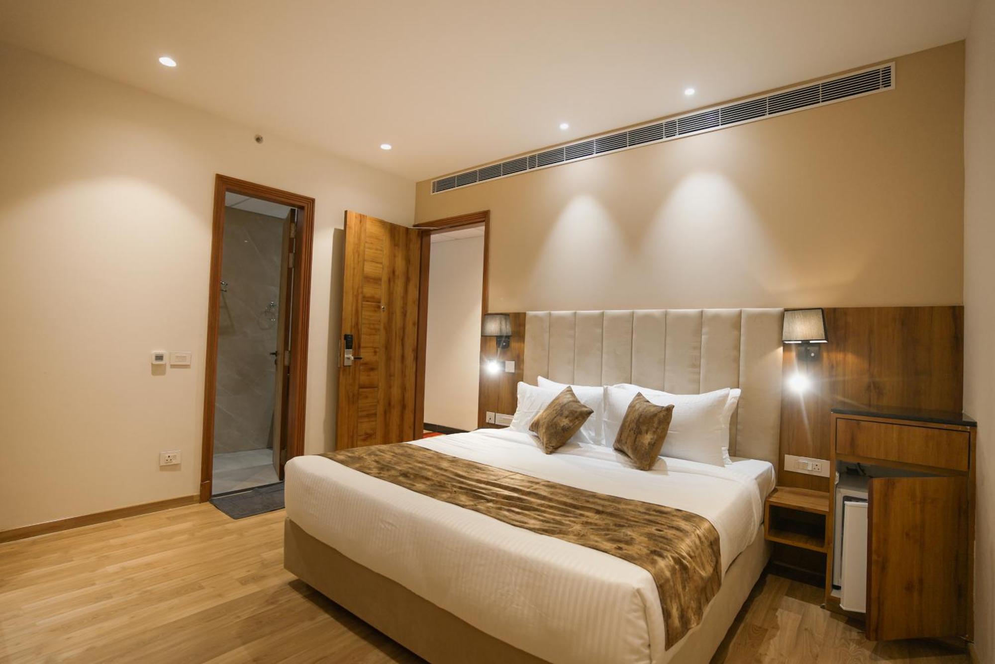 Celebrant Hotel Waranasi Zewnętrze zdjęcie