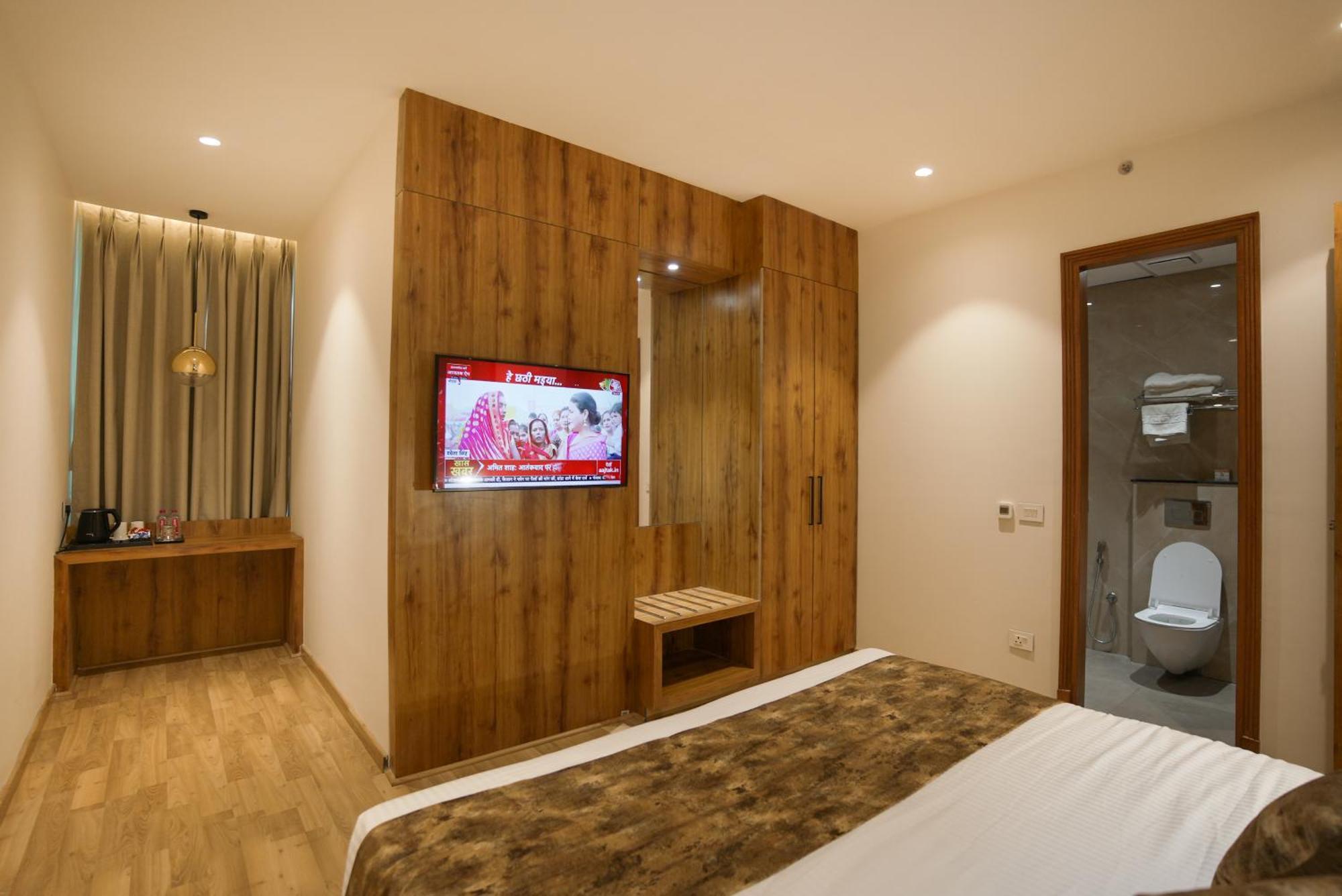 Celebrant Hotel Waranasi Zewnętrze zdjęcie
