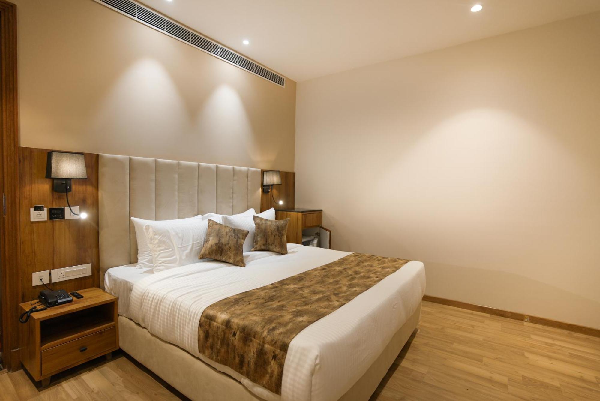 Celebrant Hotel Waranasi Zewnętrze zdjęcie